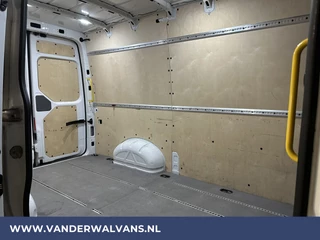 Volkswagen Crafter Volkswagen Crafter 2.0 TDI 140 pk L3H3 L2H2 Euro6 Airco | Camera | Apple Carplay | Android Auto Parkeersensoren, Bijrijdersbank - afbeelding nr 9