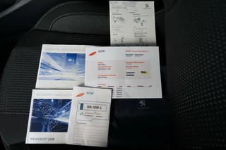 Peugeot 208 Peugeot 208 1.2 PureTech Blue Lease Executive, CarPlay, PDC - afbeelding nr 12