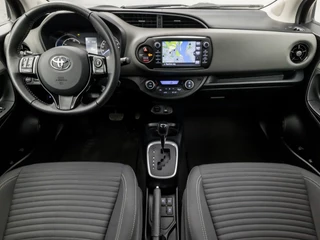 Toyota Yaris Automaat (NAVIGATIE, CLIMATE, CAMERA, SPORTSTOELEN, LANE ASSIST, XENON, CRUISE, NIEUWE APK, NIEUWSTAAT) - afbeelding nr 6