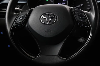 Toyota C-HR Toyota C-HR 2.0 Hybrid First Edition | 184pk | Stoelverwarming | Carplay | Adaptive cruise | Trekhaak | Camera | Navigatie | Full LED - afbeelding nr 10