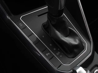 Volkswagen Polo Volkswagen Polo 1.0 TSI 110pk Highline Navigatie Apple Carplay/Android Auto Parkeersensoren Stoelverwarming Ledverlichting Getinte ramen Climate Control - afbeelding nr 18