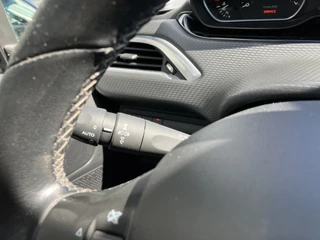 Peugeot 208 Peugeot 208 1.2 PureTech Allure 110 pk | dealer onderhouden | navigatie | trekhaak | climate | apple carplay | parkeersens. - afbeelding nr 28