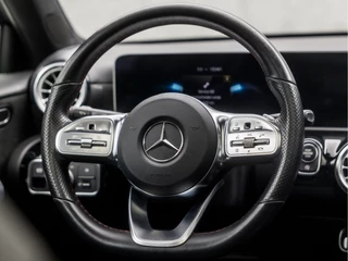 Mercedes-Benz A-Klasse Automaat (SCHUIFDAK, SFEERVERLICHTING, MEMORY SEATS, LEDER/ALCANTARA, WIDE SCREENS, STOELVERWARMING, GETINT GLAS, CAMERA, NIEUWE APK, NIEUWSTAAT) - afbeelding nr 17