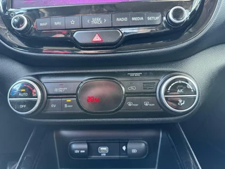 Kia e-Soul Kia e-Soul ExecutiveLine 64 kWh | Adaptive Cruise Control | Head-up Display | Achteruitrijcamera | Navi | Lederen Bekleding | Stoelverwarming/Ventilatie | Climate Control | Harman Kardon | - afbeelding nr 25