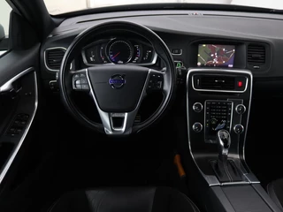 Volvo V60 Volvo V60 1.5 T3 R-Design | Stoelverwarming | Xenon |  Leder/Alcantara | Navigatie | Trekhaak | Parkeerhulp | Climate control | Cruise control - afbeelding nr 3