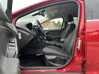Ford Focus Ford Focus 1.5 Ecoboost Titanium 150pk Automaat | Trekhaak | Navigatie | Voorruit verwarming | 17 inch velg | Climate control - afbeelding nr 13