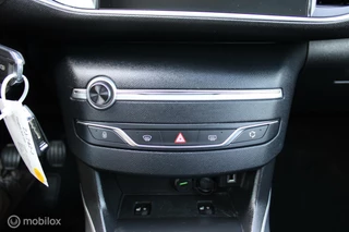 Peugeot 308 Peugeot 308 SW 1.2 PureTech Blue Lease Premium 130 PK, Pano, Stoel verwarming, Pdc voor/achter + camera, Leder, App connect, Cruise, Donkerglas, Massage stoelen. - afbeelding nr 23