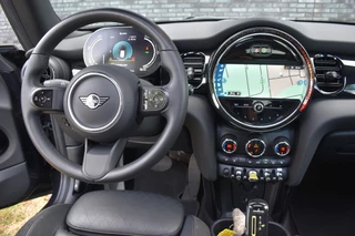 MINI Electric MINI Electric Mini Resolute edition 33 kWh Pano automaat resolute edition 135kw 1e eigenaar n.a.p. Pano / Leder / Harman Kardon / Head Up / Camera / Keyless - afbeelding nr 36
