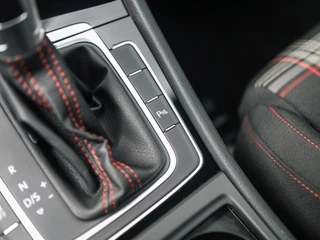 Volkswagen Golf Volkswagen Golf 2.0 TSI GTI Performance Pano Keyless Virtual Trekhaak - afbeelding nr 26