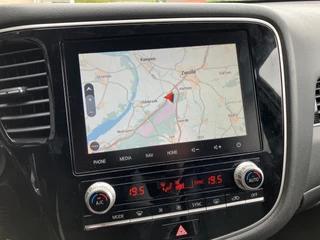 Mitsubishi Outlander Mitsubishi Outlander 2.4 PHEV Instyle 225 pk 4WD AUT. | 1e eigenaar | dealer onderhouden | leder interieur | trekhaak | navigatie - afbeelding nr 25
