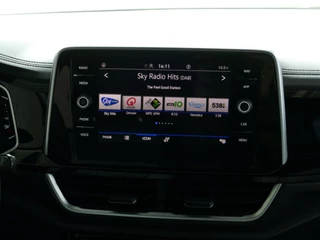 Volkswagen T-Roc Volkswagen T-Roc 1.5 TSI 150PK R-LINE EVO IQ LIGHT ALCANTARA ELEK.KLEP CARPLAY STOEL/STUUR VERW. 18