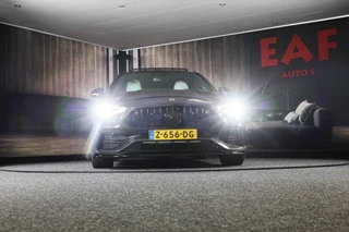 Mercedes-Benz C-Klasse Mercedes-Benz C-klasse 300 e AMG 63 Look / 360 Camera / Acc / Lane Assist / Elek Stoelen / Leder / Open Pano / Dode Hoek / 20 Inc - afbeelding nr 35