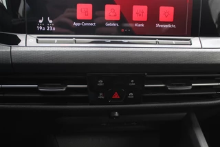 Volkswagen Golf Volkswagen Golf 2.0 TSI GTI Clubsport / Panoramadak / Camera / Head-up / 19'' / IQ Lights / Keyless / Dodehoek / DAB / Stoelverwarming / ACC - afbeelding nr 29