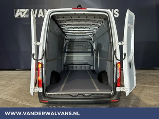 Mercedes-Benz Sprinter Mercedes-Benz Sprinter 316 CDI 163 pk L3H2 Euro6 Airco | Camera | Navigatie | Apple Carplay | Cruisecontrol Android Auto, Chauffeursstoel, Stoelverwarming, Parkeersensoren, Bijrijdersbank - afbeelding nr 3