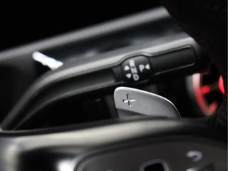 Mercedes-Benz CLA [APPLE CARPLAY, CAMERA, CRUISE CONTROL,STOELVERWARMING, SFEERVERLICHTING, PDC 360, LED LAMPEN PEFORMANCE, HALF LEDER, FLIPPERS, NAVIGATIE, NIEUWSTAAT] - afbeelding nr 19