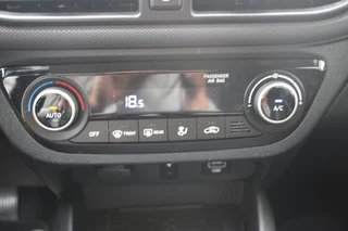 Hyundai i10 Hyundai i10 1.2 Premium Navi/Carplay/Cam/Pdc/wint/All weather 15