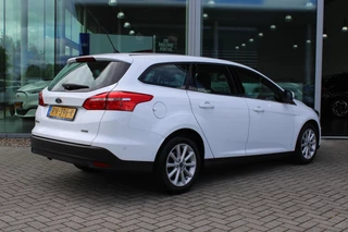Ford Focus Ford Focus Wagon 1.0 EcoBoost Titanium | Navigatie | Climate Control | Cruise Control | Lichtmetalen Velgen | Voorruitverwarming - afbeelding nr 4