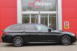 BMW 5 Serie BMW 5-serie Touring 530e 293PK M-SPORT BUSINESS EDITION PLUS | PANORAMISCH SCHUIF/KANTEL DAK | ELEKTRISCH WEGKLAPBARE TREKHAAK | BMW LASER LIGHT KOPLAMPEN | ELEKTRISCH BEDIENBARE ACHTERKLEP | DRAADLOZE APPLE CARPLAY/ANDROID AUTO | HEAD UP DISPLAY | ELEKTRISCH VERSTELBAAR STUURKOLOM | GETINTE RUITEN | SHADOW LINE PAKKET | NAVIGATIE | STOEL VERWARMING | SFEER VERLICHTING | COMFORT ACCES | DRAADLOZE TELEFOONLADER | - afbeelding nr 13