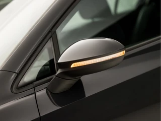 Volkswagen Golf Volkswagen Golf 1.0 TSI Sport (APPLE CARPLAY, CLIMATE, LED KOPLAMPEN, SPORTSTOELEN, LM VELGEN, LANE ASSIST, NIEUWSTAAT) - afbeelding nr 28