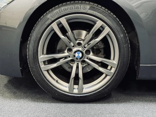 BMW 3 Serie BMW 3 Serie Touring 320i Edition M-Sport | Leder | NaviProf | CarPlay - afbeelding nr 9