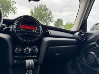 MINI One Mini 1.5 One First PARKEERSENSOREN / LMV / STOELVERWARMING / AIRCO - afbeelding nr 17
