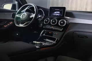 Mercedes-Benz GLC Mercedes-Benz GLC-klasse Coupé 250 4MATIC AMG 63 Look / AUT / Open Dak / Dode Hoek / Cruise Control / Camera / Pdc / Xenon / 19 In - afbeelding nr 6