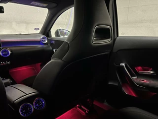 Mercedes-Benz A-Klasse Mercedes A-klasse 180 AMG Matgrijs Sfeerverlichting Carplay - afbeelding nr 30