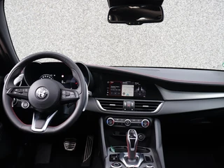 Alfa Romeo Giulia Alfa Romeo Giulia 2.0 Turbo 280 PK Competizione Q4 AWD | Pano | Harman | 19