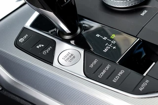 BMW 3 Serie BMW 3 Serie 320i M-Sport Business Edition Plus Rijklaarprijs-Garantie Leder Led Camera Navigatie 50 Jahre Edition - afbeelding nr 29