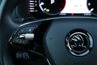 Škoda Karoq Skoda Karoq 1.5 TSI / 150 PK / DSG / Sportline / Black Edition / Virtual Cockpit / Camera / Cruise Control / Trekhaak / 19