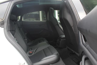 Porsche Taycan Porsche Taycan Performance 84 kWh / Panoramadak / 360Camera / Luchtvering / 20'' / Dodehoek / Stuurverwarming / Getint glas / Stoelverwarming / Warmtepomp - afbeelding nr 12