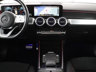 Mercedes-Benz GLB Mercedes-Benz GLB-klasse 200 Business Solution AMG 7-persoons | Panoramadak | Trekhaak | Stoelverwarming | Matrix LED | Memory | Keyless | Camera | Navigatie - afbeelding nr 10