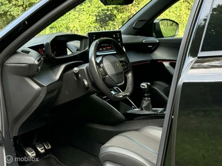 Peugeot 2008 Peugeot 2008 1.2 PureTech GT-Line 18''inch - afbeelding nr 3