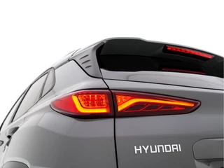 Hyundai Kona (INCL-BTW) Aut. *HEAD-UP | LEATHER-MICROFIBRE | NAVI-FULLMAP | KEYLESS | SHIFT-PADDLES | LANE-ASSIST | CAMERA | DAB | DIGI-COCKPIT | ADAPTIVE-CRUISE | COMFORT-SEATS | 17