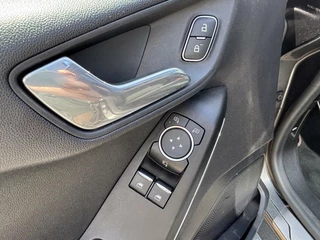 Ford Fiesta Ford Fiesta 1.0 EcoBoost ST-Line 100PK Winterpack Panodak Cruise Navi Climate Carplay Full-LED Parkeersensoren Achter Privacy Glass 18'' Inch Velgen *Sportief* - afbeelding nr 24