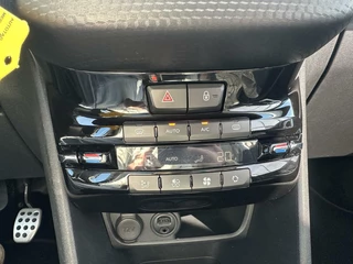 Peugeot 208 Peugeot 208 1.2 PureTech Première | Carplay | Pano | Clima - afbeelding nr 16