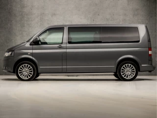 Volkswagen Transporter 180Pk Automaat (NAVIGATIE, LEDER, XENON, 5 ZITPLAATSEN, GETINT GLAS, TREKHAAK, XENON/LED, PARKEERSENSOREN, NIEUWSTAAT) - afbeelding nr 2