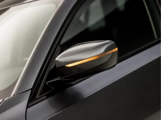 BMW 3 Serie BMW 3 Serie Touring 320i Sportline Shadow 184Pk Automaat (APPLE CARPLAY, GROOT NAVI, CAMERA, LEDER, ADAPTIVE CRUISE, SFEERVERLICHTING, SPORTSTOELEN, HIFI, TREKHAAK ELEKTRISCH, GETINT GLAS, NIEUWSTAAT) - afbeelding nr 37