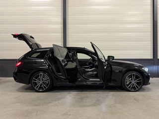 BMW 3 Serie BMW 3 Serie Touring 330e xDrive M-Sport PANO/LASER/360CAMERA/ADAPTIVE M-ONDERSTEL/ACC/LEER-ALCANTARA/19