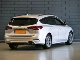 Ford Focus Ford Focus Wagon 1.0 EcoBoost 125PK Automaat ST-Line | NAVIGATIE | CRUISE CONTROL | - afbeelding nr 2