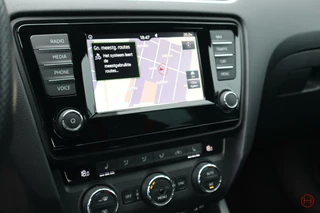 Škoda Octavia Skoda Octavia Combi 2.0 TSI RS DSG 220 PK / 1e eig / Stoelverwarming / Cruise / Xenon - afbeelding nr 29