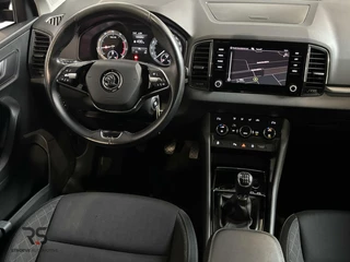 Škoda Karoq Skoda Karoq 1.0 TSI 110 pk handg. Buss. Edition | Navi | Cruise | PDC | CarPlay | Clima | DAB+ | Keyless | Org. NLD. | - afbeelding nr 17