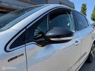Peugeot 208 Peugeot 208 110pk 1.2 GT-line , 5 deurs Navigatie en Camera achter , Parkeerhulp achter ,  Ramen & spiegels eclectisch ,  Sport Velgen , Rode GT Line accenten , Chrome uitlaat sierstuk - afbeelding nr 13