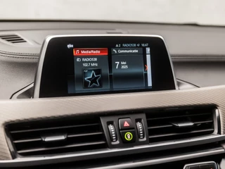 BMW X2 Automaat (NAVIGATIE, M PAKKET, CLIMATE, STOELVERWARMING, LEDEREN SPORTSTOELEN, CAMERA, GETINT GLAS, SFEERVERLICHTING, NIEUWSTAAT) - afbeelding nr 25