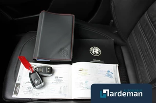 Alfa Romeo Giulia Alfa Romeo Giulia 2.0 T Q4 AWD Veloce carplay leder - afbeelding nr 29