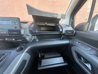 Citroën Berlingo Citroën Berlingo 1.2 PureTech Feel Praktisch, Zuinig & Helemaal Gezinsproof! - afbeelding nr 36