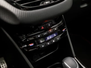 Peugeot 2008 Automaat (PANORAMADAK, APPLE CARPLAY, NAVIGATIE, CLIMATE, STOELVERWARMING, LEDER, SPORTSTOELEN, GETINT GLAS, CRUISE, LM VELGEN, NIEUWSTAAT) - afbeelding nr 10