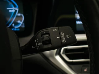 BMW 3 Serie BMW 3-serie Touring 320e M Sport (PANORAMADAK,APPLE CARPLAY,NAVI,SFEERVERLICHTING,STOELVERWARMING,CAMERA,LEDER,CRUISE,CLIMATE) - afbeelding nr 12