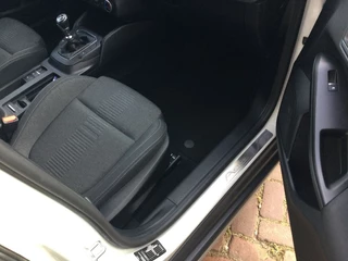Ford Focus Ford Focus 1.5 EcoB. Active Bns | Afneembare trekhaak | Zwart dak. - afbeelding nr 6
