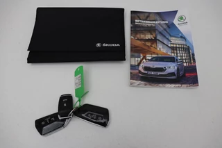 Škoda Octavia Skoda Octavia 1.4 TSI RS iV PHEV | Head-Up |  Stoel & stuurverwarming | Adaptive cruise | Standkachel | Matrix LED | Massage | Alcantara | Camera | Carplay | Memory | Canton Sound | Virtual Cockpit | Side Assist - afbeelding nr 30